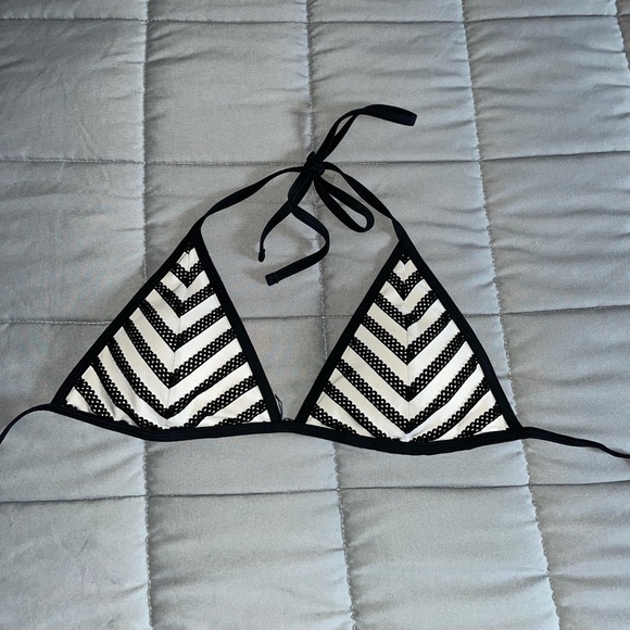 Black and white striped bikini top - Picture 1 of 2